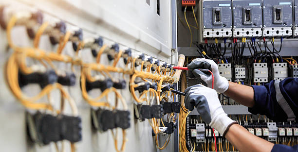 Professional Electrician technician working in Carson, CA